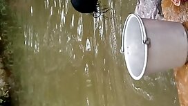 Với chiếc váy coi fi ...