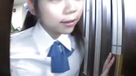 Trong cả hai lỗ nga  ...